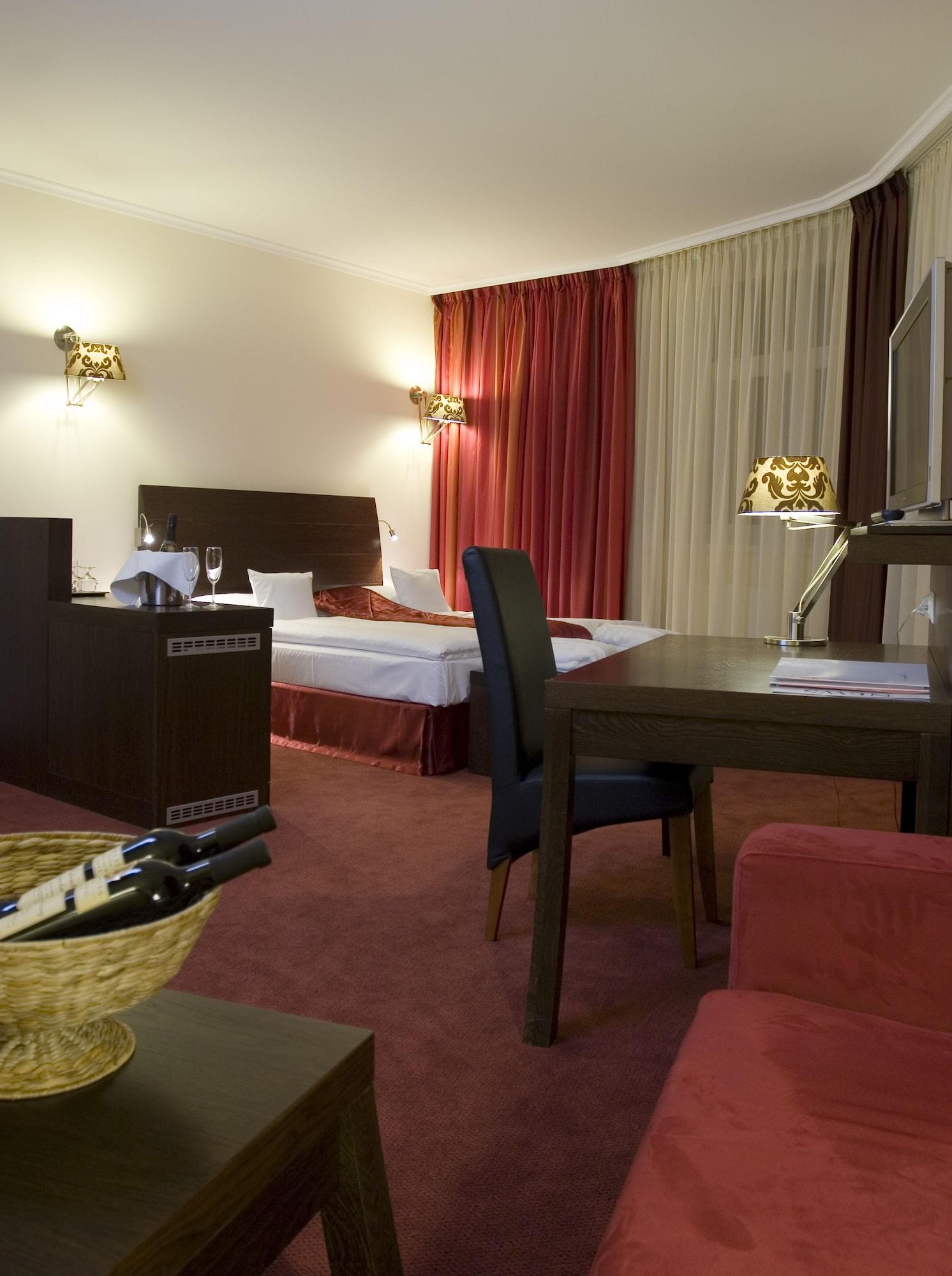 Imperial Hotel اوسترافا المظهر الخارجي الصورة