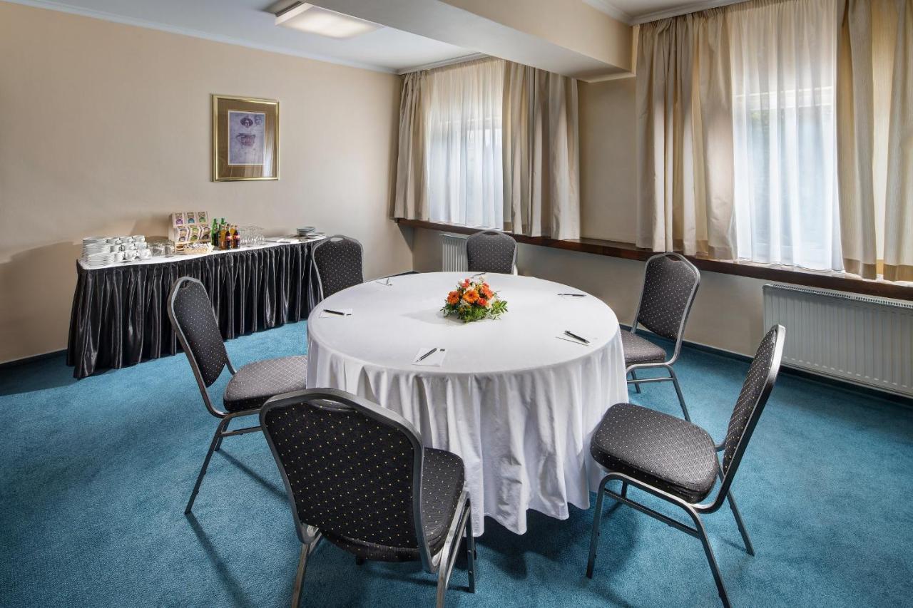 Imperial Hotel اوسترافا المظهر الخارجي الصورة