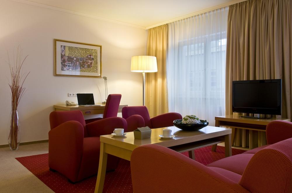 Imperial Hotel اوسترافا المظهر الخارجي الصورة