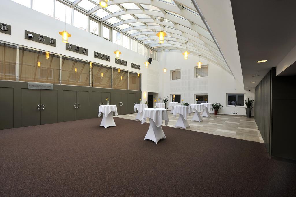Imperial Hotel اوسترافا المظهر الخارجي الصورة