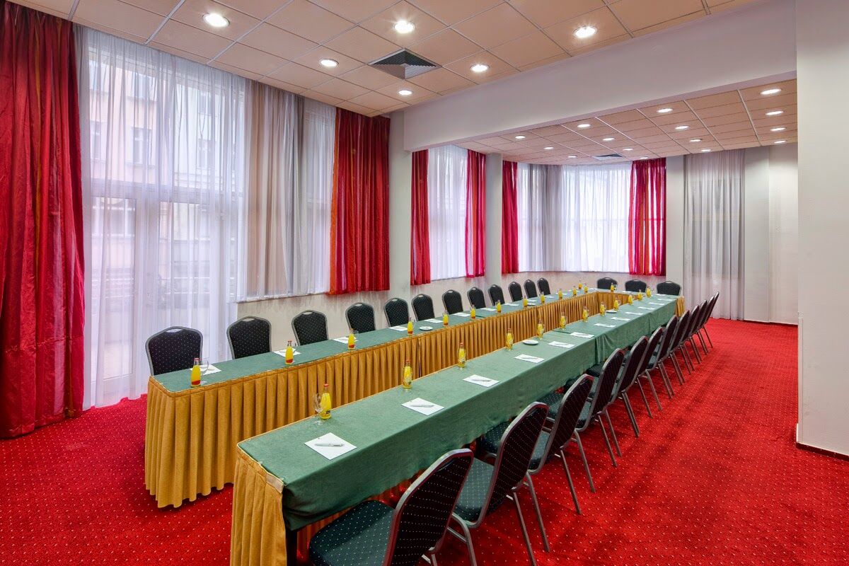 Imperial Hotel اوسترافا المظهر الخارجي الصورة
